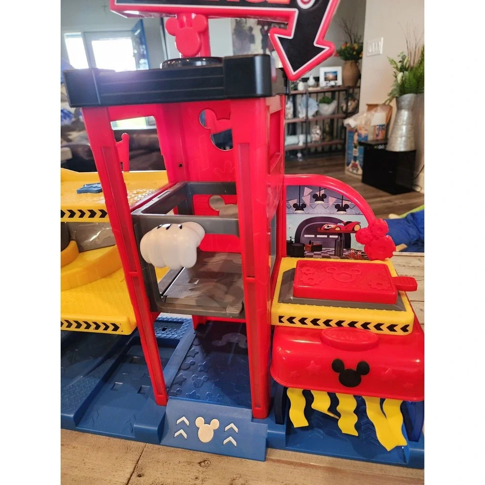 Mickey Mouse Ready to Race Garage Toy Car Race Disney